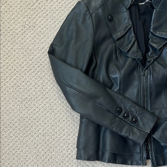 Elegant Black Women's Leather Jacket - Picture 2 of 10